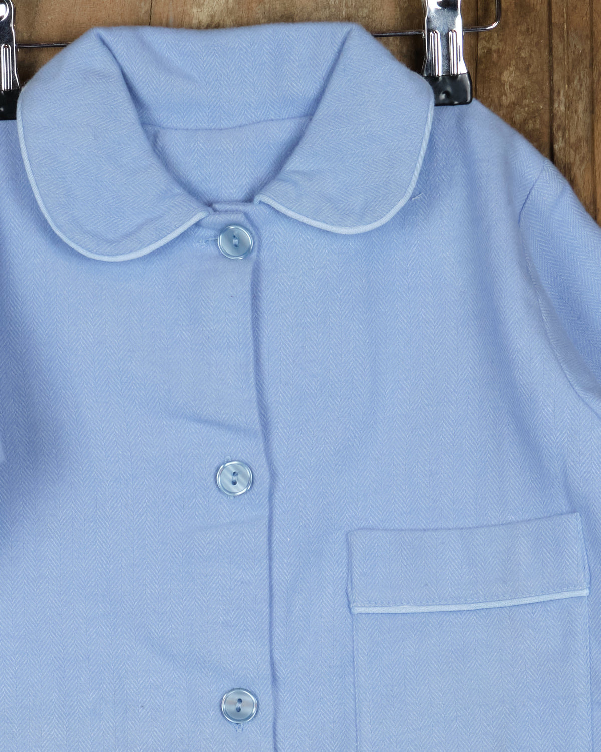 Eendelige flanellen babypyjama in effen blauw, kraag en knopen