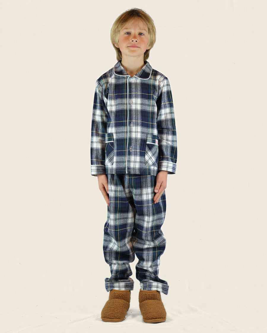Flanellen kinderpyjama in groen-blauwe ruit, gedragen